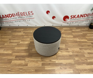 Kavos staliuko ir pufų komplektas II (Ekspozicija)